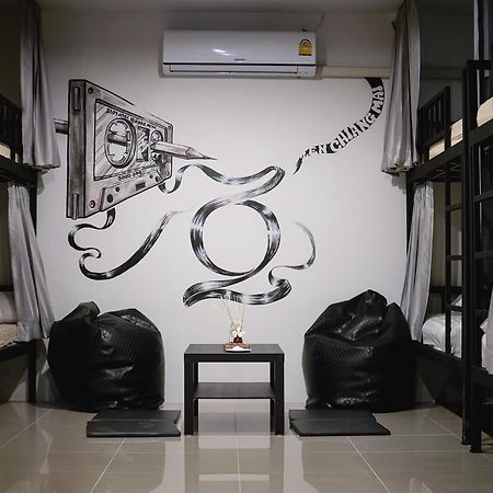Zen Hostel Chiangmai Chiang Mai Bagian luar foto